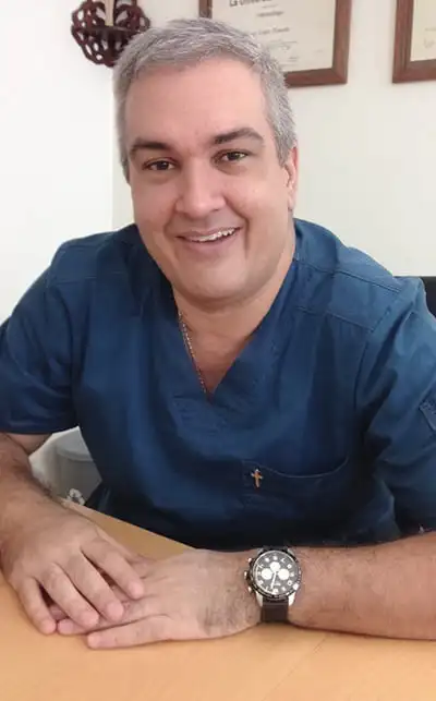 Diego López Tenorio, especialista en encías y tejidos de soporte dental Diego López Tenorio – Periodoncista