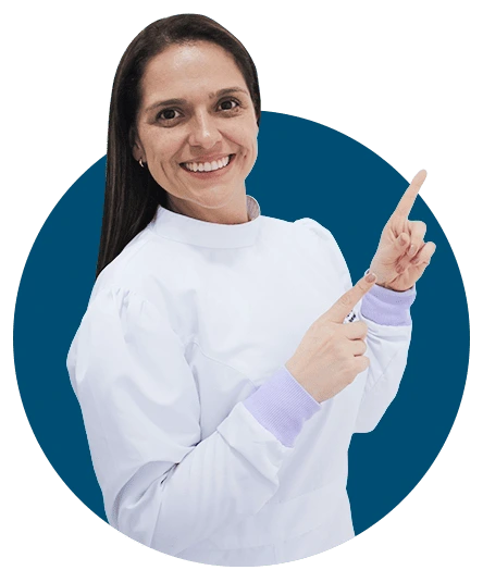 Agenda tu cita con la Dra. Valentina Cañas, especialista en implantología en Cali Dra. Valentina Cañas lista para recibirte en tu cita de valoración odontológica en Cali